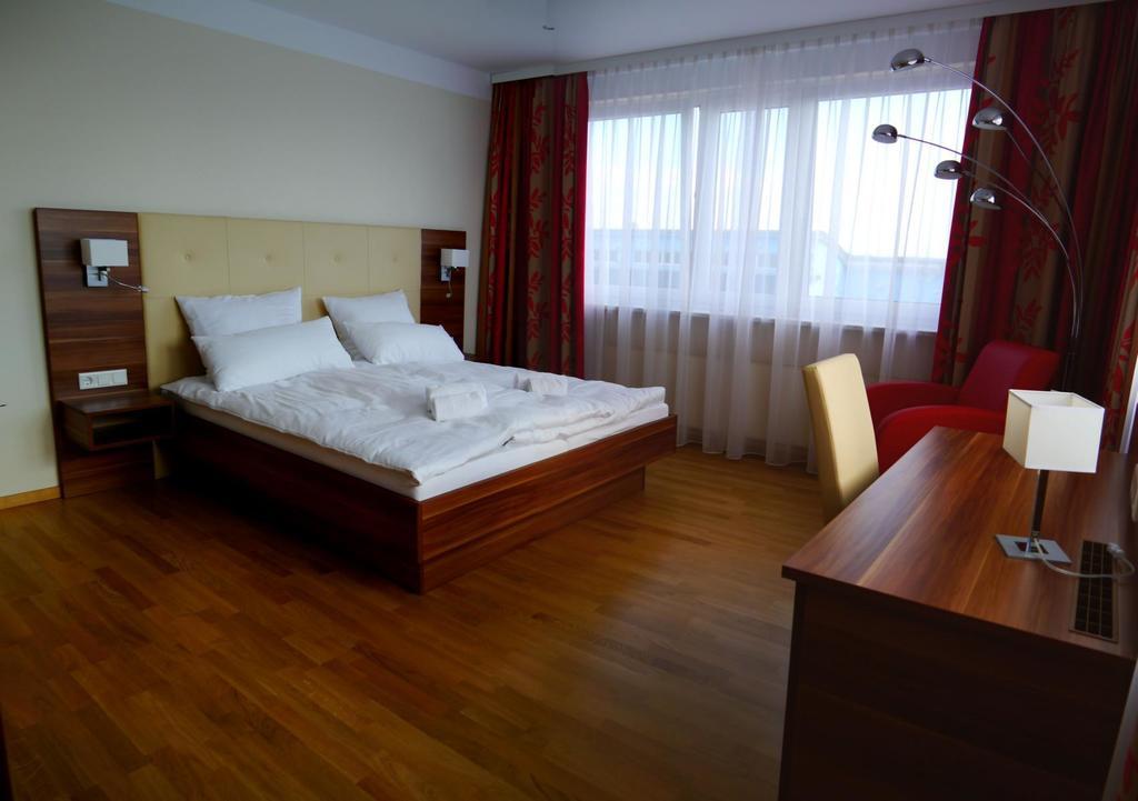 Boarding House Holledau Inn Schweitenkirchen Bagian luar foto